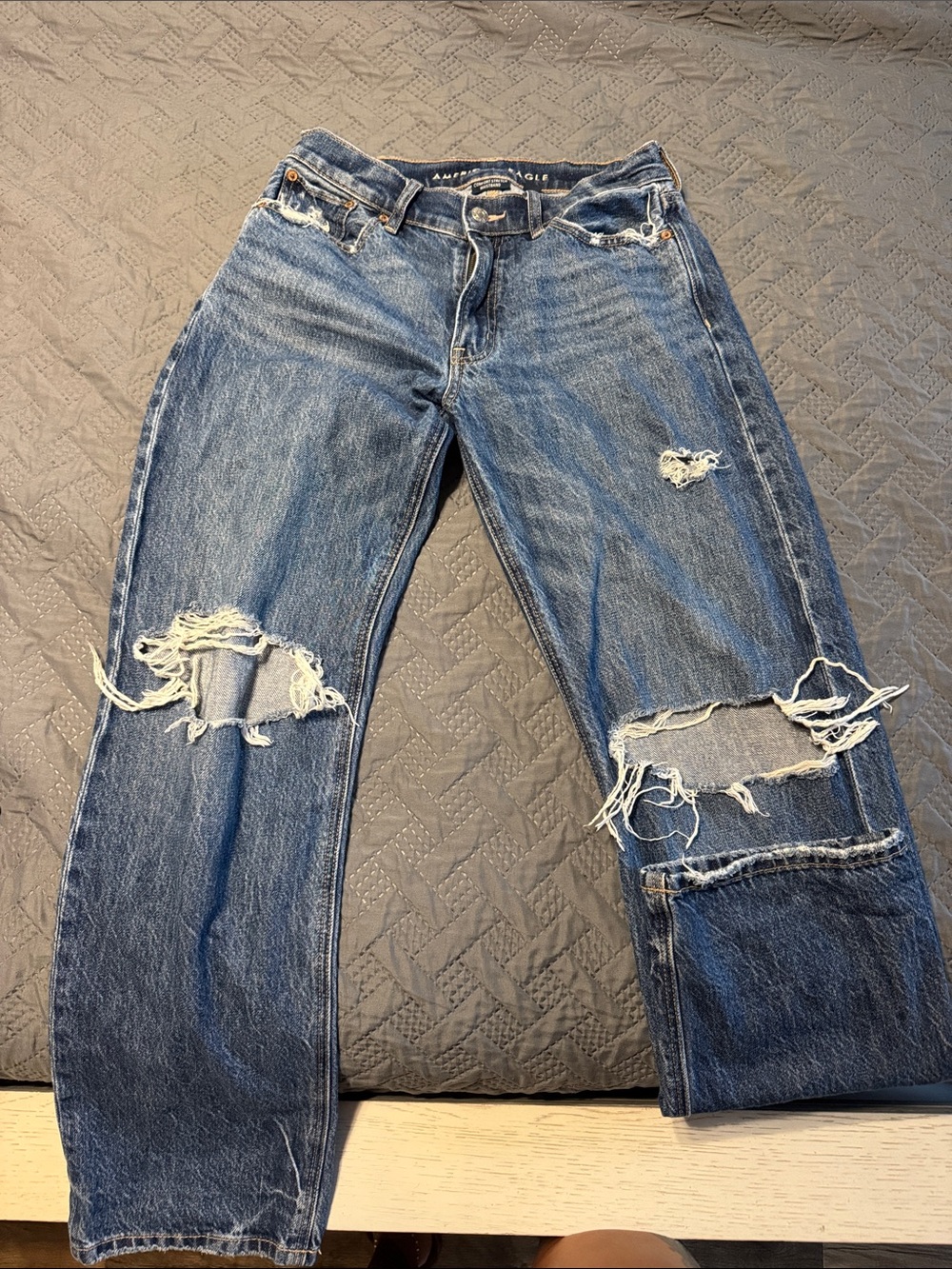 American Eagle Outfitters Men's Blue Distressed Straight Jeans